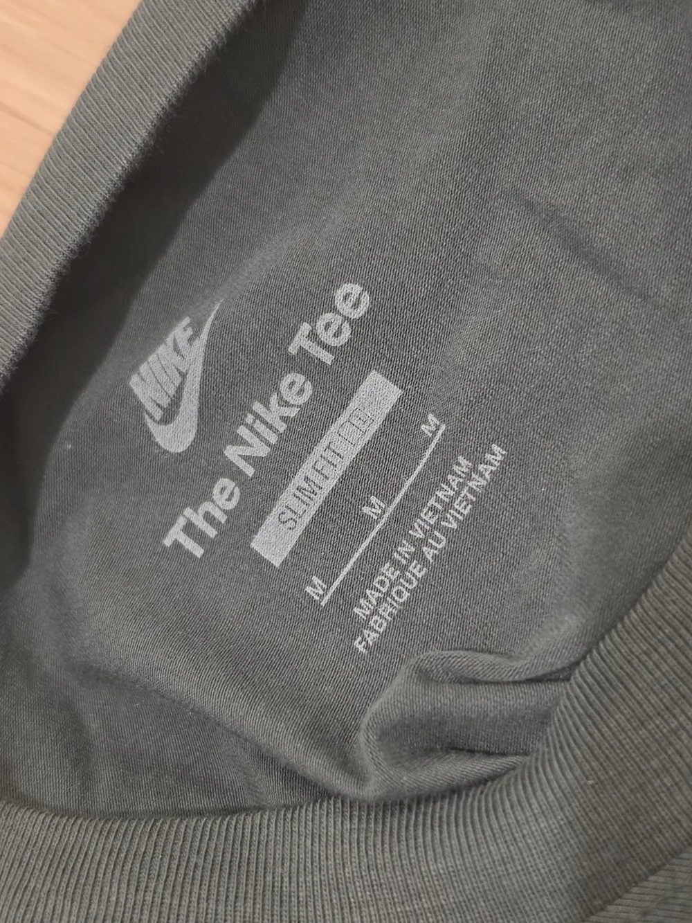 Nike Women's Long-Sleeve Crop Top in Dark Green